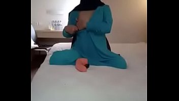 Hot Arab Teen Having Extreme Orgasm On Webcam